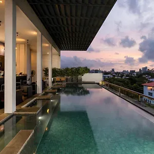 4* Hotel Me